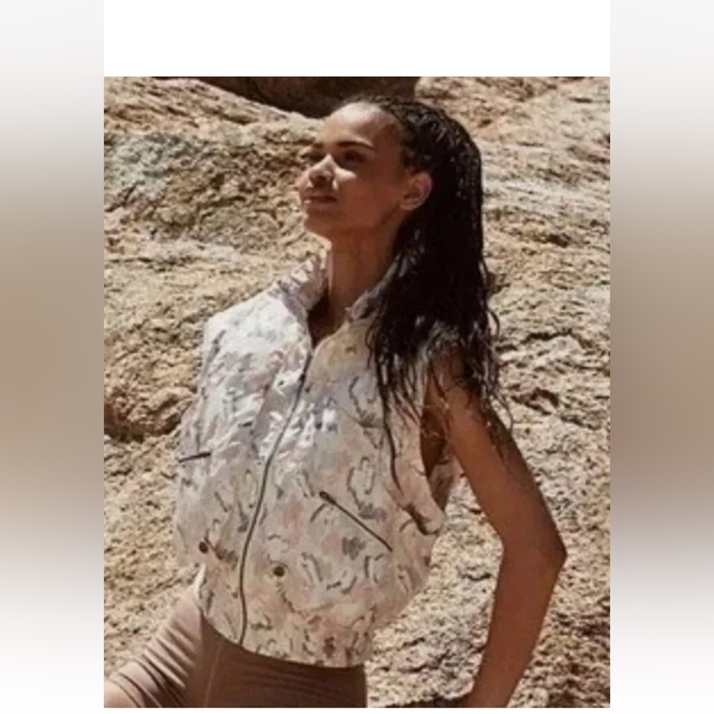 Free People FP MOVEMENT Off The Grid Printed Vest Ivory Floral  $118 NWT Sz Med